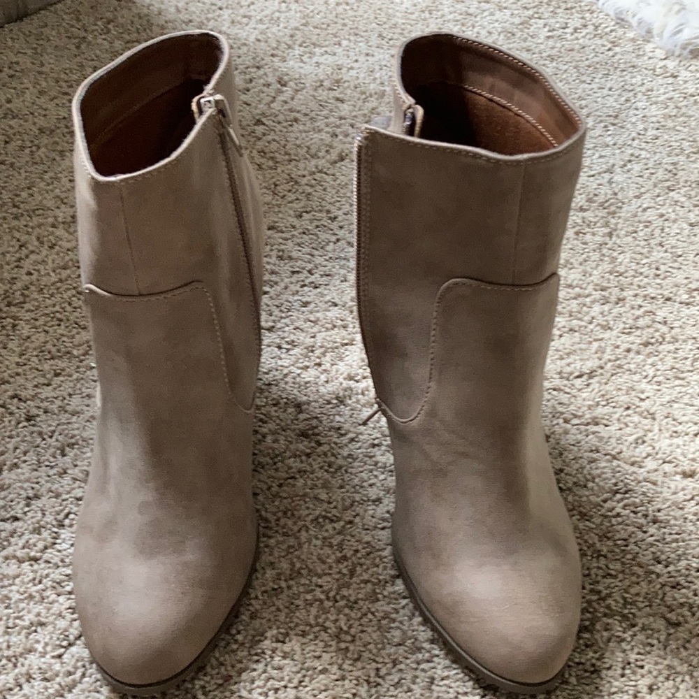 Taupe heeled boots brand new no tags size 8.5